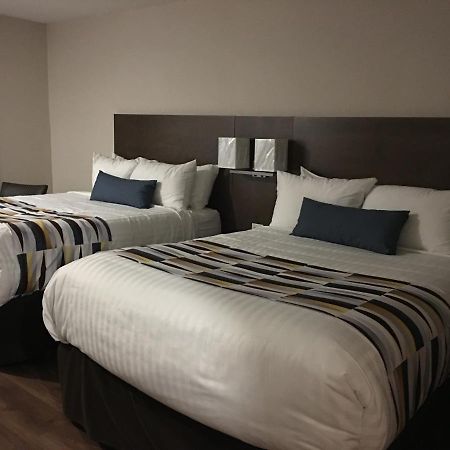 Auberge La Diligence Dolbeau-Mistassini Bagian luar foto