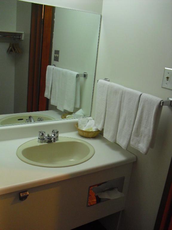 Auberge La Diligence Dolbeau-Mistassini Ruang foto