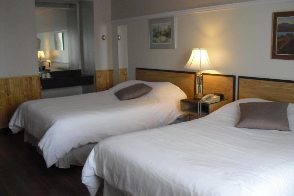 Auberge La Diligence Dolbeau-Mistassini Ruang foto